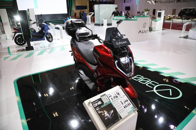 Motor listrik ALVA ONE di arena Gaikindo Indonesia International Auto Show (GIIAS), di Tangerang, Banten. Foto: Aditia Noviansyah/kumparan