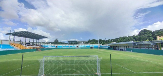 Wali Kota Sorong Lambert Jitmau meresmikan Stadion sepakbola Kota Sorong senilai Rp 67 miliar, Senin (15/8), foto: Yanti/BalleoNEWS