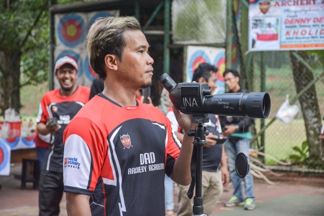 Denny Decko, Pelatih yang mendampingi Kholidin alias Bang Udin saat meraih medali ASEAN Para Games 2022. Foto: Alif Zaky Assidiqi/kumparan