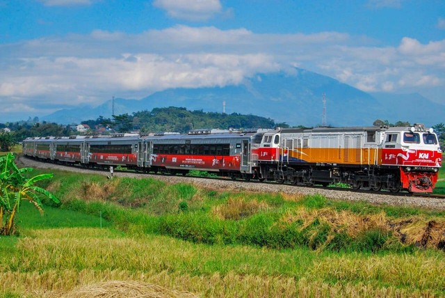 Meriahkan Hut Ke 77 Ri Kai Hadirkan Livery Khusus Di Kereta Dan