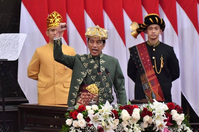 Presiden Joko Widodo berpidato di Sidang Tahunan MPR dan Sidang Bersama DPR-DPD Tahun 2022 di Gedung Nusantara, Kompleks Parlemen, Senayan, Jakarta, Selasa (16/8/2022). Foto: Agus Suparto/Istana Presiden