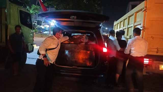 Penangkapan pelaku penyalahgunaan Bio Solar di Jalan SM Amin, Kota Pekanbaru, Riau, Senin, 15 Agustus 2022, malam. (Foto: Istimewa)