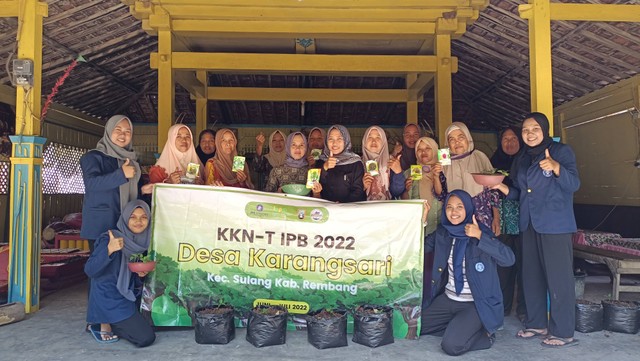 Foto bersama setelah program kerja selesai (Sumber: Dokumentasi pribadi)