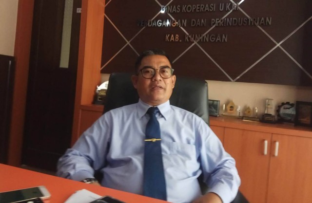 Kepala Diskopdagperin Kabupaten Kuningan, Jawa Barat, U Kusmana SSos MSi. (Andri)