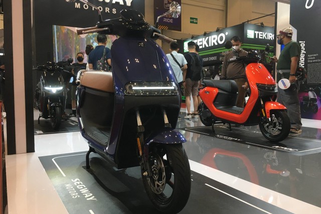 Deretan sepeda motor listrik di GIIAS 2022. Foto: Sena Pratama/kumparan