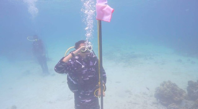 Brigif 4 Marinir Kibarkan Bendera Merah Putih di Pulau Pahawang, Lampung (2)