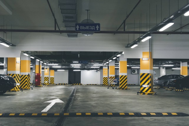 Tempat Parkir MRT Fatmawati/Foto hanya ilustrasi dan bukan tempat aslinya. Sumber: Unsplash/Egor Myznik