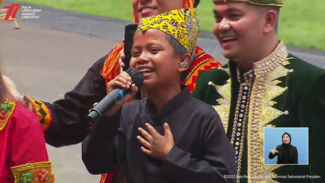 Penyanyi cilik Farel Prayoga bernyanyi dalam upacara HUT ke-77 RI di Istana Merdeka. Foto: Dok. Youtube Setpres