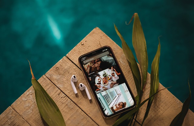 Ilustrasi Cara Memulai Ulang iPhone, sumber foto: (Omid Armin) by unsplash.com