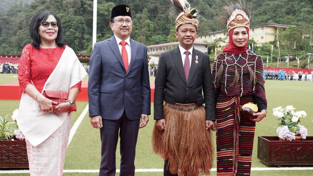 Menteri Investasi Bahlil Lahadalia pimpin upacara HUT ke- 77 RI di Papua. Foto: Kementerian Investasi/BKPM