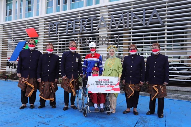 PT Pertamina (Persero) menggelar Upacara HUT ke-77 RI di lokasi Kilang Refinery Unit (RU) IV Cilacap, Rabu (17/8/2022). Foto: Pertamina