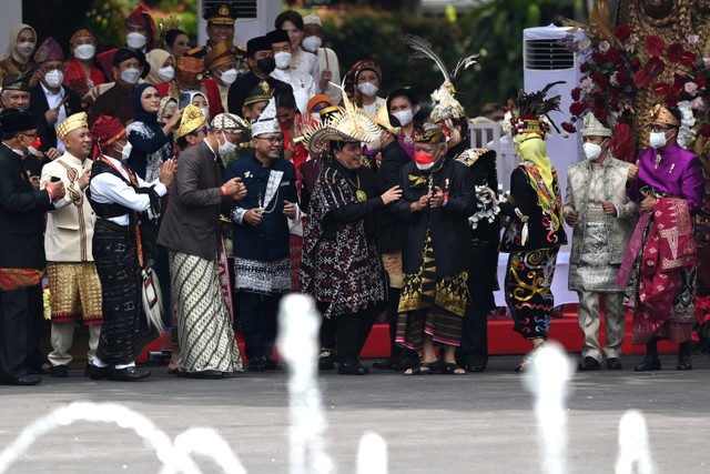 Sejumlah menteri Kabinet Indonesia Maju berjoget saat penyanyi cilik Farel Prayoga tampil disela Upacara Peringatan Detik-Detik Proklamasi Kemerdekaan ke-77 Republik Indonesia di Istana Merdeka, Jakarta, Rabu (17/8/2022).  Foto: Sigid Kurniawan/ANTARA FOTO