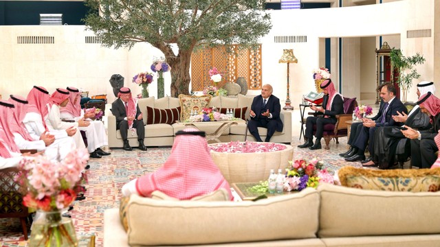 Suasana pertunangan Putra Mahkota Al Hussein bin Abdullah II dengan Rajwa Khaled bin Musaed bin Saif bin Abdulaziz Al Saif, dan menyampaikan ucapan selamat yang tulus atas kesempatan ini. Foto: Twitter/@RHCJO