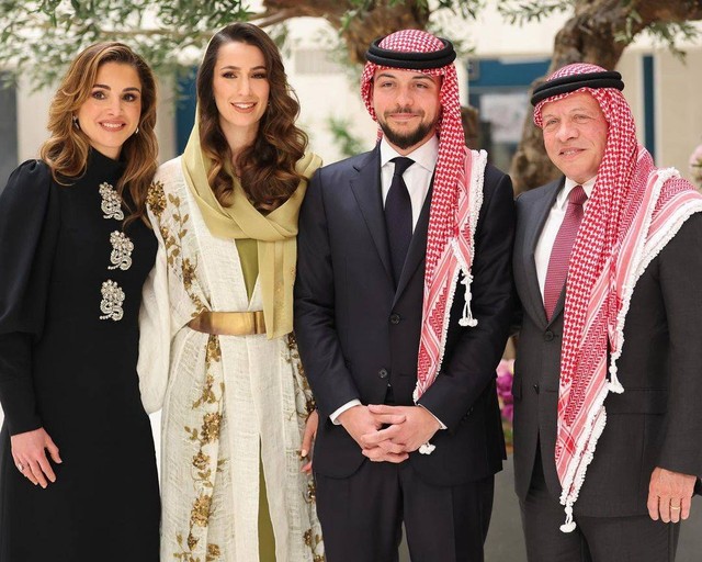 Suasana pertunangan Putra Mahkota Al Hussein bin Abdullah II dengan Rajwa Khaled bin Musaed bin Saif bin Abdulaziz Al Saif, dan menyampaikan ucapan selamat yang tulus atas kesempatan ini. Foto: Twitter/@RHCJO