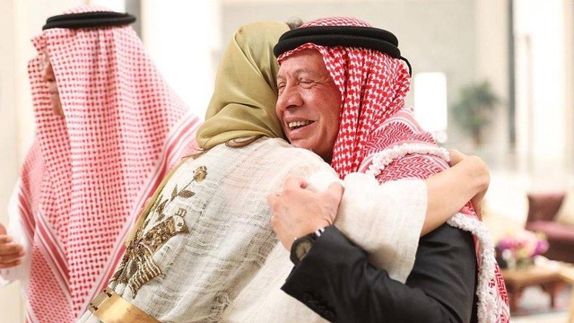 Suasana pertunangan Putra Mahkota Al Hussein bin Abdullah II dengan Rajwa Khaled bin Musaed bin Saif bin Abdulaziz Al Saif, dan menyampaikan ucapan selamat yang tulus atas kesempatan ini. Foto: Instagram/@queenrania