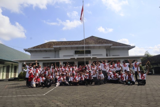 Foto bersama komunitas Agus Bumi Indonesia. Foto : Dok. Museum TNI AD