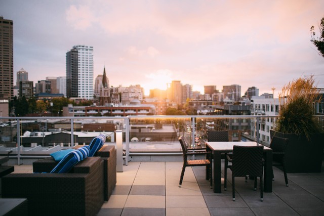 Hotel dengan Cafe Rooftop di Jakarta/Foto hanya ilustrasi bukan tempat sebenarnya, https://unsplash.com/@garrettpsystems