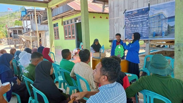 Sosialisasi PKM-PM Mahasiswa Pendidikan Kimia IKIP Muhammadiyah Maumere bersama Masyarakat Nebura Kamis (18/08/22). Sumber: Tim PKM-PM IKIPMu Maumere
