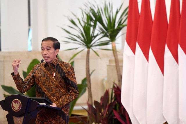 Presiden Joko Widodo memberikan arahan saat pembukaan Rapat Koordinasi Nasional (Rakornas) Pengendalian Inflasi tahun 2022 di Istana Negara, Jakarta, Kamis (18/8/2022). Foto: Hafidz Mubarak A/ANTARA FOTO