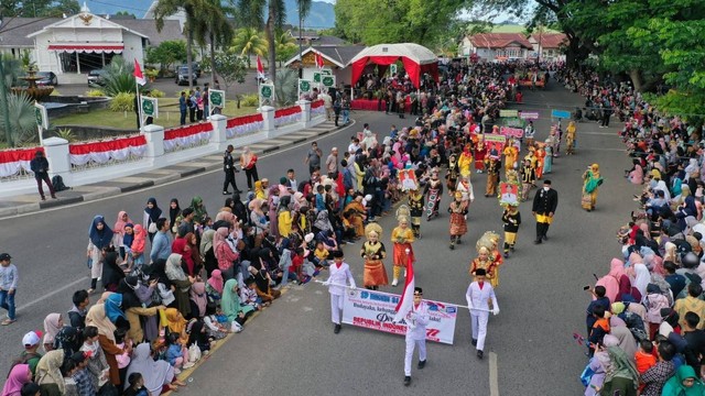Karnaval kemerdekaan di Banda Aceh. Foto: Abdul Hadi/acehkini
