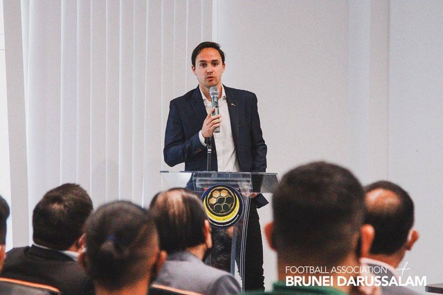 Eks pelatih Bhayangkara FC, Paul Munster, jadi Direktur Teknik Sepak Bola Brunei Darussalam. Foto: Instagram/@bruneifootball