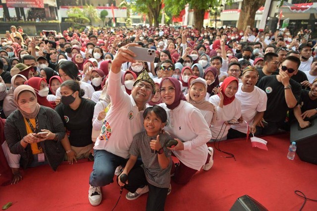 Penyanyi cilik Farrel Prayoga memeriahkan Acara Puncak Rangkaian Kegiatan dalam Rangka Peringatan HUT ke-77 RI di Lapangan Utama Kantor Kemendes PDTT di kawasan Kalibata, Kamis (18/8/2022). Foto: Kemendes PDTT