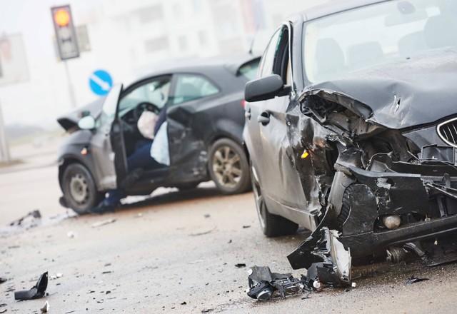 Ilustrasi kecelakaan mobil. Foto: Dmitry Kalinovsky/Shutterstock