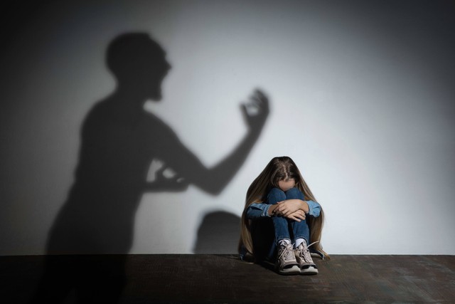 Ilustrasi kekerasan pada anak. Foto: Master1305/Shutterstock