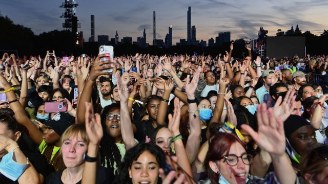 Ilustrasi penonton konser musik. Foto: Angela Weiss / AFP.