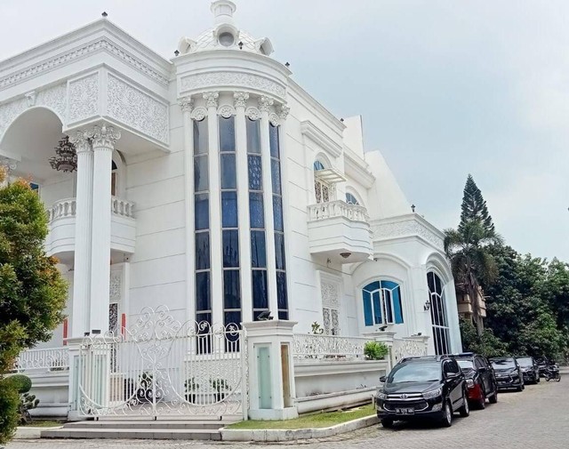 Rumah mewah diduga pemilik lokasi judi onlien di Deli Serdang. Foto: Dok. Istimewa