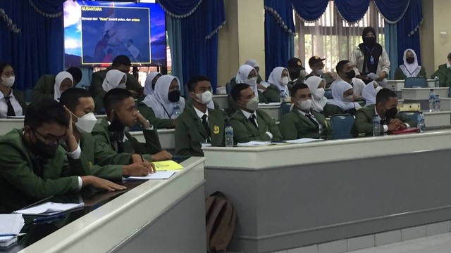 Mahasiswa UPNVY saat mendapatkan materi tentang wawasan nusantara, Jumat (19/8/2022). Foto: Maria Wulan/Tugu Jogja