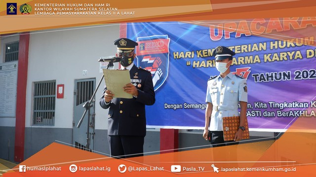 Soetopo Berutu saat bacakan amanat Menkumham RI Yasonna H. Laoly dalam upacara HDKD ke-77. sumber : Dok Lapas Lahat