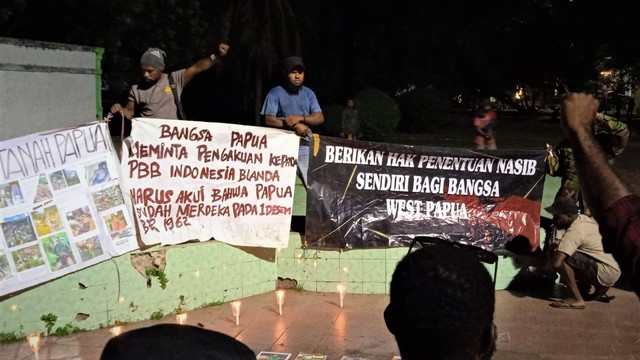 Puluhan mahasiswa Papua menggelar aksi gelar mimbar bebas di kawasan Taman Menara Limboto, Kabupaten Gorontalo. Jumat, (19/8) sore. Foto: Dok istimewa