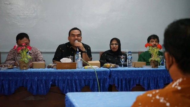 Bupati Blora Arief Rohman, saat beri sambutan dalam sosialisasi rintisan pendirian Sekolah Peternakan Rakyat (SPR) di Kabupaten Blora. (foto: dok istimewa)