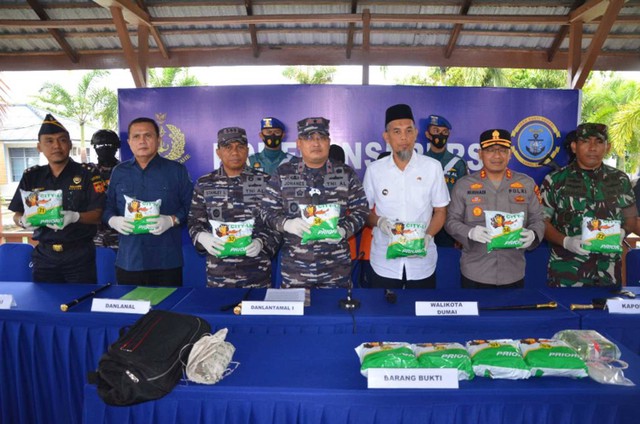 TNI AL Gagalkan Penyelundupan 14 Kg Sabu Senilai Rp 9 M Di Batas RI ...