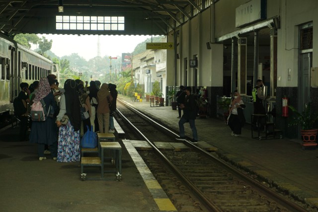 Beda Stasiun Malang dan Malang Kota Lama, foto unplash, muhammad arief