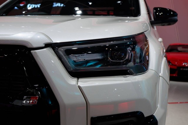 Desain lampu utama Toyota Hilux GR Sport. Foto: Aditya Pratama Niagara/kumparan