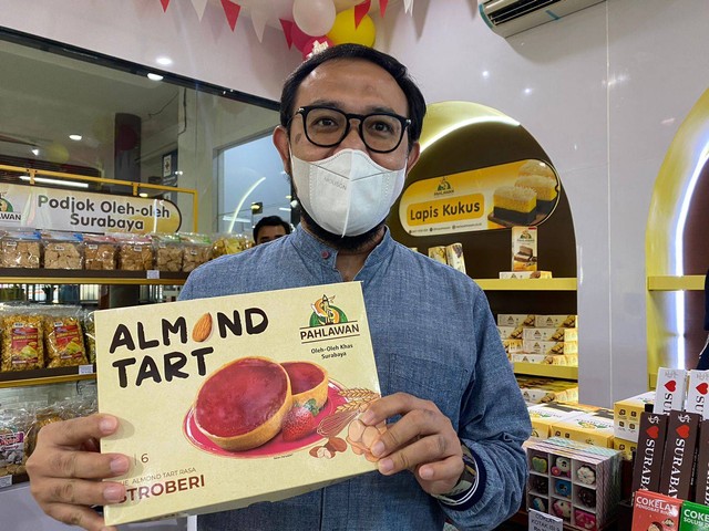 Almond Tart Stroberi, Oleh-oleh Khas Surabaya yang Lumer dan Menggugah Selera