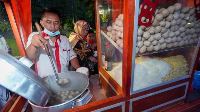 Paguyuban Pedagang Mie dan Bakso (Papmiso) menggelar Gebyar Wayang Kulit. Foto: Kemenkop UKM