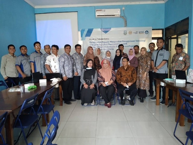 UNESA Latih SMK Kembangkan Panel Surya Photovoltaic Berbasis AI