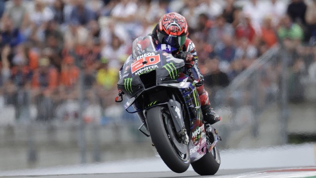 Pembalap Monster Energy Yamaha MotoGP Fabio Quartararo beraksi saat balapan MotoGP Austria 2022. Foto: REUTERS/Leonhard Foeger