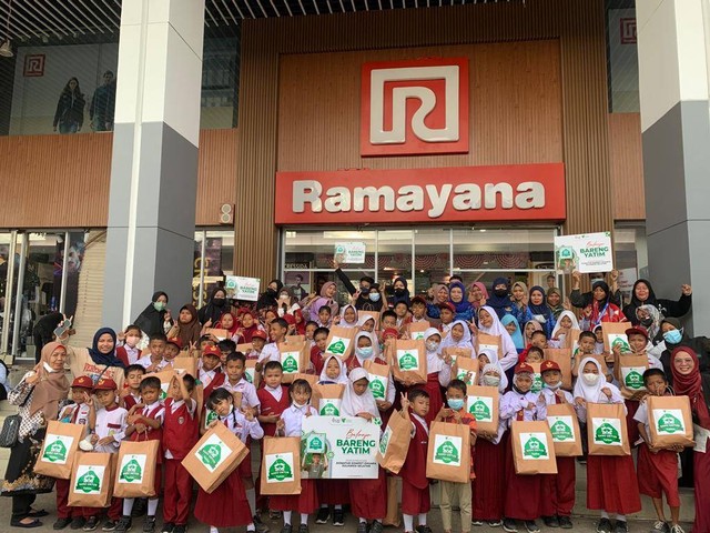 Dompet Dhuafa Sulsel Ajak Anak Yatim Belanja Bareng Pada HUT RI