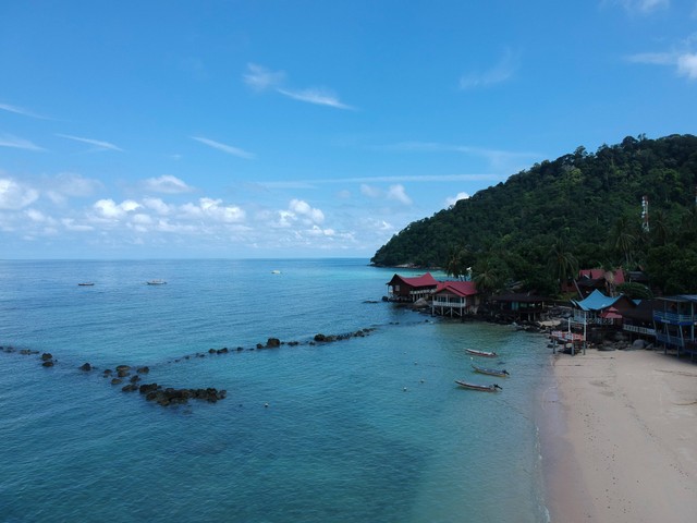 Pulau Tioman Pahang, destinasi pantai di malaysiaFoto oleh Louis Gan di Unsplash