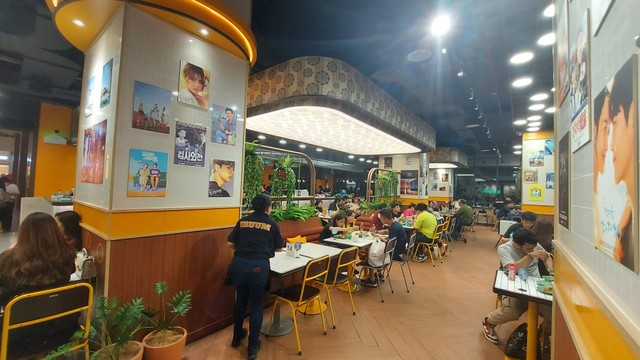 Market Iruum Foodcourt di Serpong, Tangerang". Foto:  Azalia Amadea/Kumparan