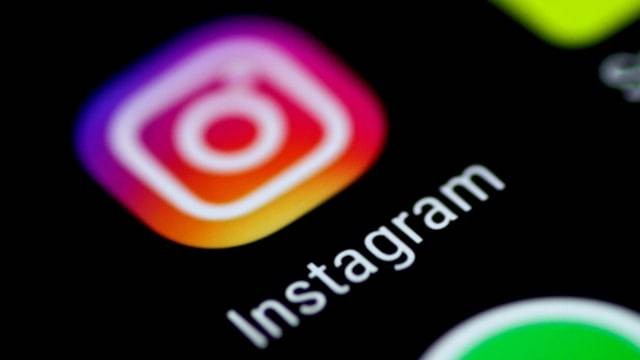 Logo aplikasi Instagram di smartphone Android. Foto: REUTERS/Thomas White