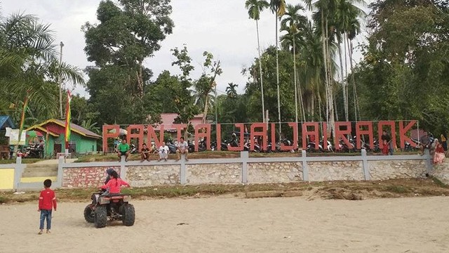 Pantai Jai Jai Raok di Riau. Foto: kuansing.go.id