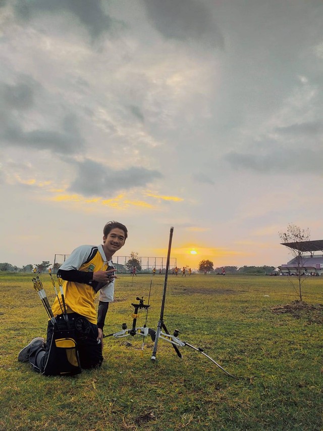 Hulaemi saat berlatih di lapangan Gomar Archery Academy, Pakuan Haji, Kab. Tangerang