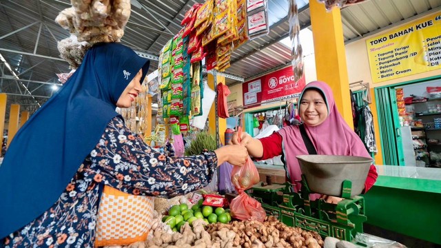 Aktivitas pedagang di Pasar Desa Gayam, Kabupaten Bojonegoro, Jawa Timur. (foto: dok istimewa)