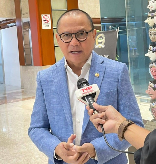 Foto : Anggota DPR RI Mukhtarudin saat diwawancarai awak media. (FOTO : Mukhtarudin) 
