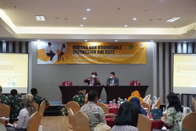 Komite Internasional Palang Merah (ICRC) dan Fakultas Hukum Universitas Katolik Parahyangan (FH UNPAR) bekerjasama menyelenggarakan Kursus dan Roundtable Discussion Hukum Humaniter Internasional (HHI) bagi pembuat kebijakan, akademisi, dan praktisi pada 22-25 Agustus 2022. (istimewa)